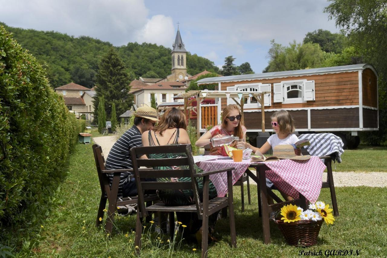 Logis Hotel-Restaurant Le Relais Hauterives Exterior foto